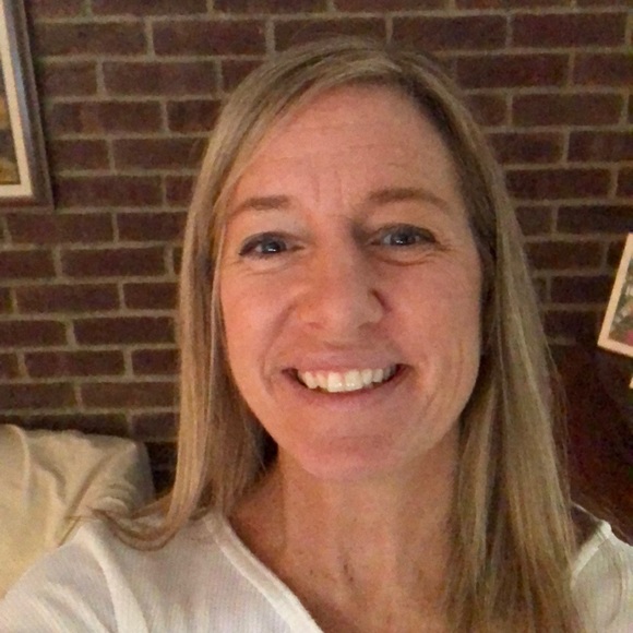 Meet your Posher, Cindy - Picture 2 of 2